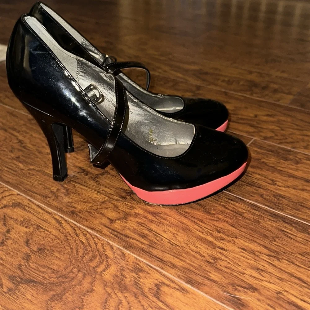 Maurices brand coral & black high heels - Picture 4 of 4